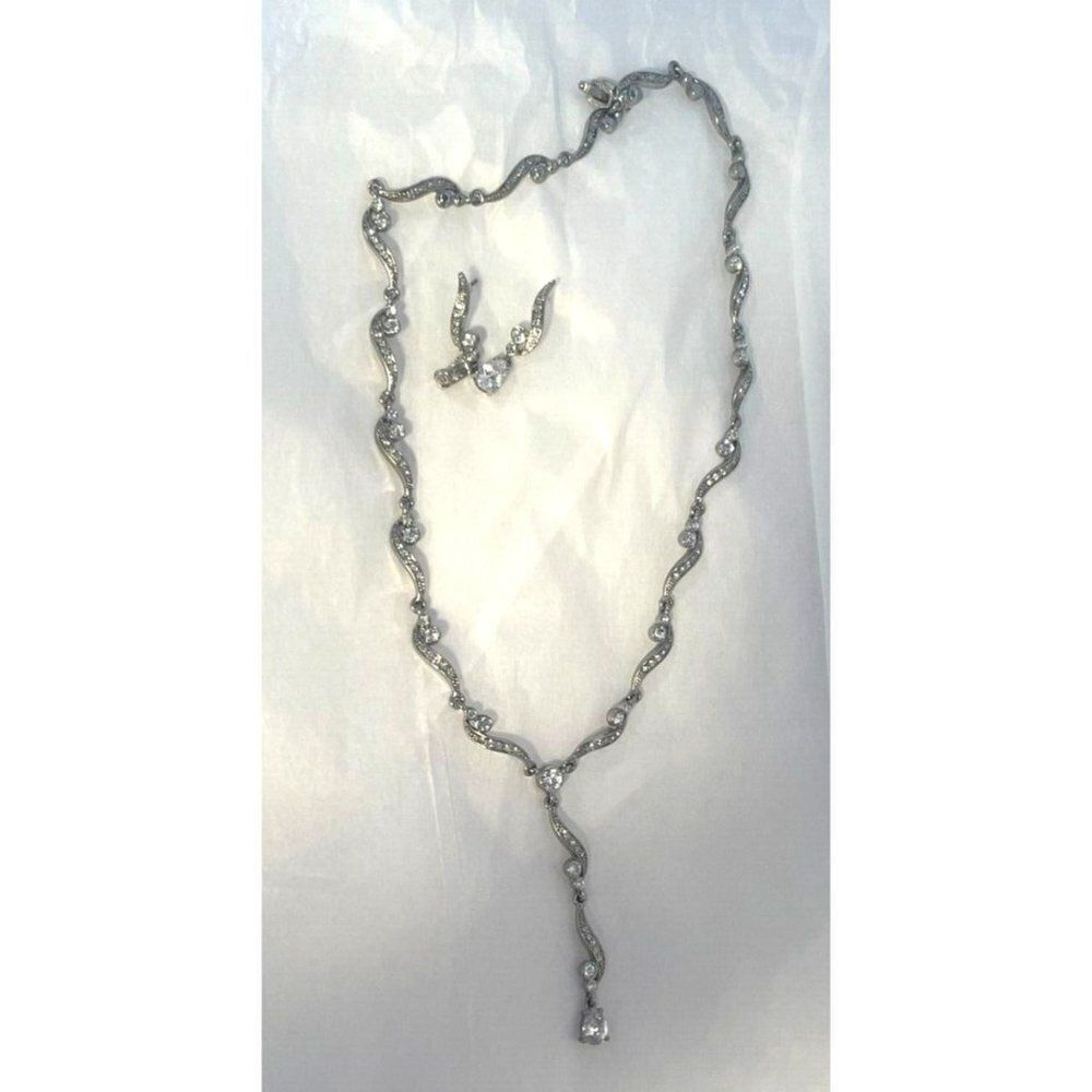 Silvertone Rhinestone‎ Necklace 17" and earrings 1"